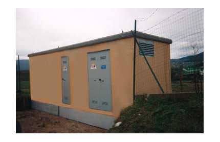 Cabine Elettriche prefabbricate di trasformazione | Cabina elettrica, impianti fotovoltaici prefabbricata monolitica delle dimensioni di 2,50 x 7 x 2,6a composte da vano enel, vano utente, vano misure, completa di basamento prefabbricato.
